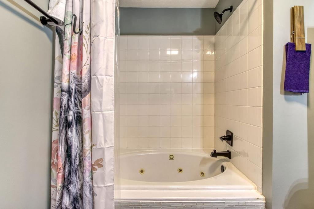 The Mason Jar, Hot Tub, Wifi, 1089 Free Tickets Each Paid Day, Dollywood And More! Pigeon Forge Exterior foto
